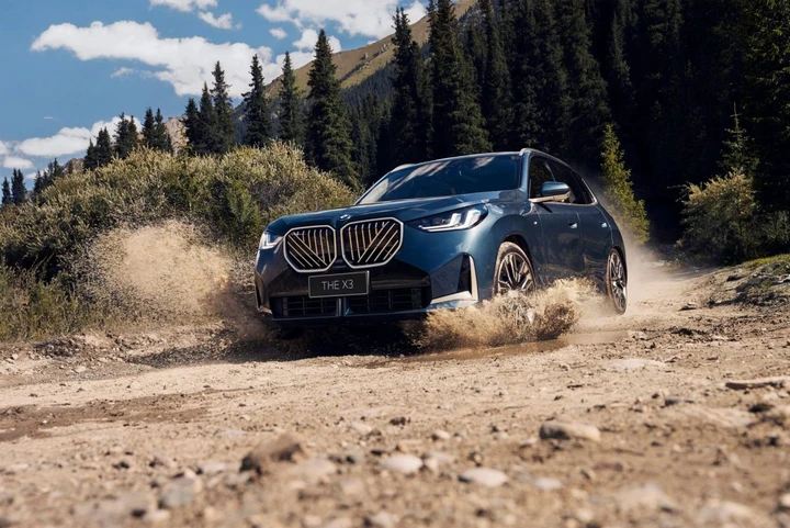 BMW X3 fa il suo debutto in Cina con passo allungato: arriverà in Europa?