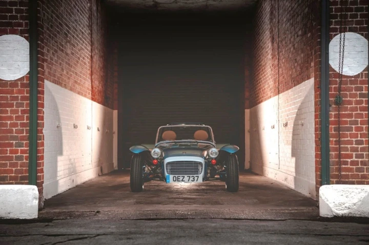 Caterham Super Seven 1600: immagini ufficiali