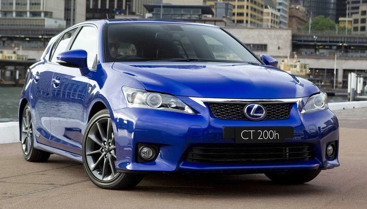 Lexus CT200h: inquina meno della Prius!