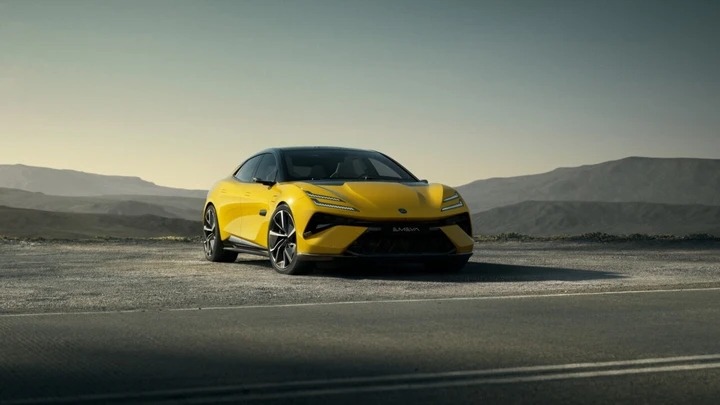 Lotus propone una flotta completa per professionisti e aziende