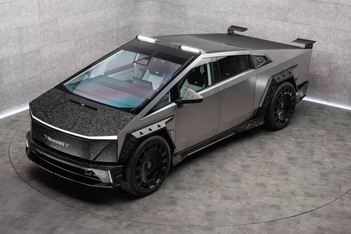 Cybertruck by Mansory: tuning selvaggio, carbonio forgiato e lusso sfrenato