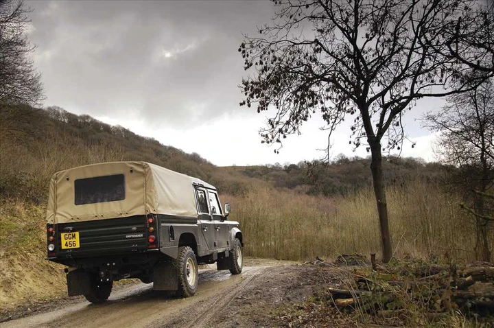 Land Rover Defender 2010