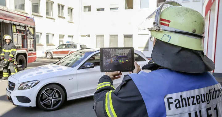 Mercedes, pronta la app che salva la vita in caso di incidente