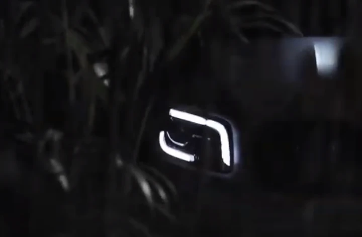 Mercedes-Benz GLB: anticipata da un misterioso teaser