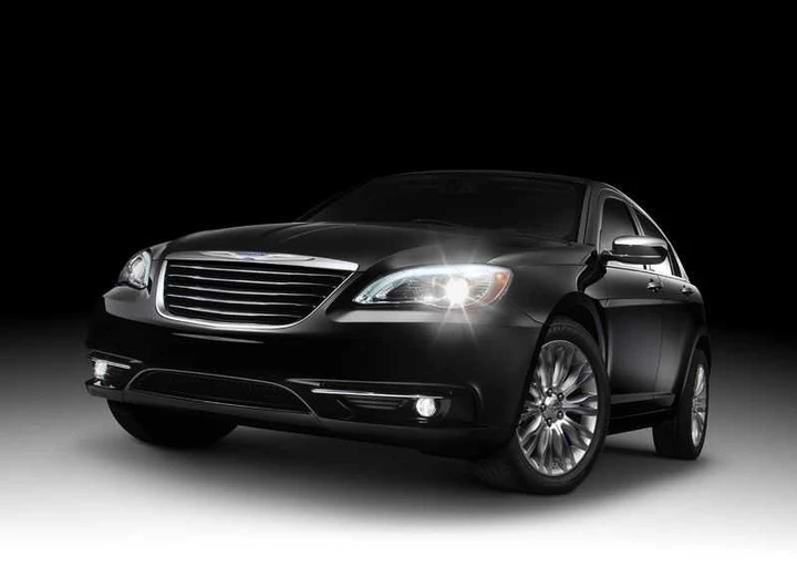 Chrysler 200: ecco le immagini ufficiali