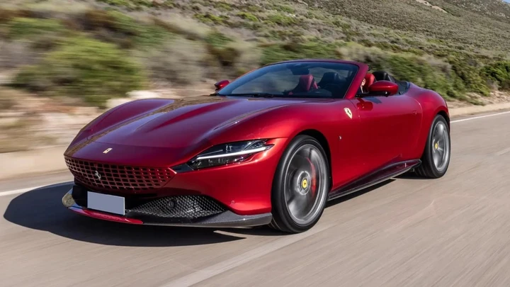 Ferrari Roma rubata durante il trasporto, un furto da manuale