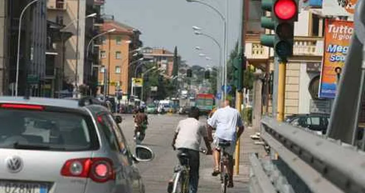Incidenti: ciclista passa col rosso, ma viene risarcito