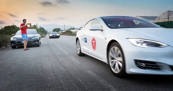 Tesla: in Italia il record di autonomia con un pieno di energia elettrica