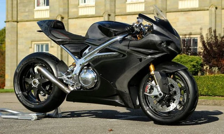 Norton 650 Superlight: motore bicilindrico da 105 cavalli