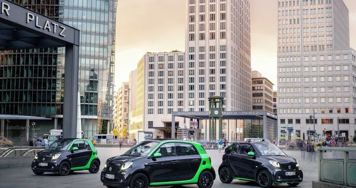 Smart Electric Drive: la nuova gamma al Salone di Parigi