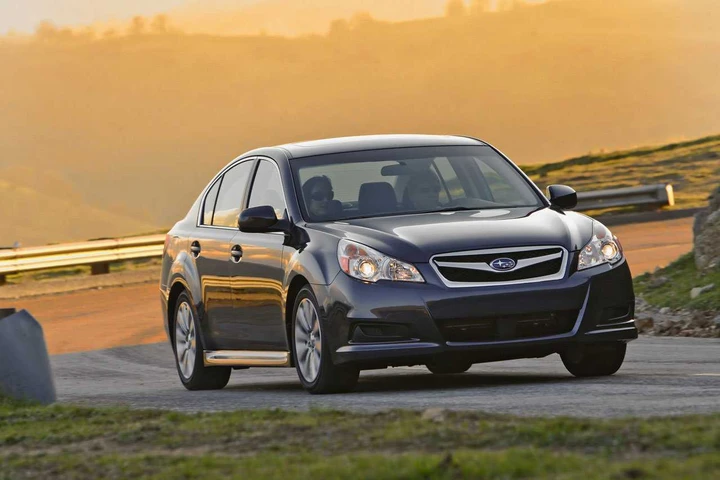 Subaru Legacy: rinnovata anche la berlina