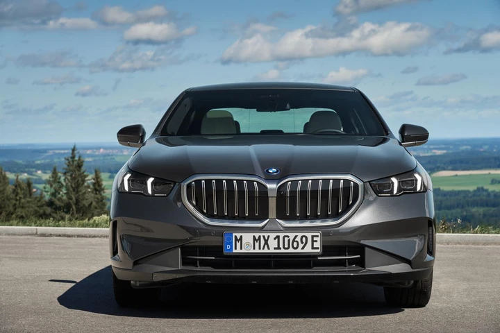Nuove BMW 530e e 550e xDrive