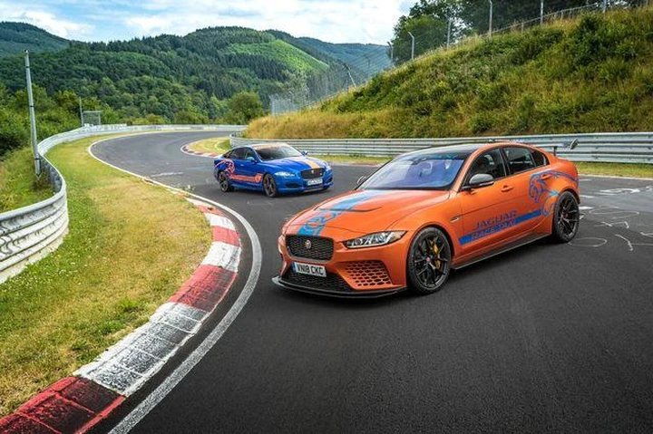 Jaguar XE SV Project 8: diventa il Race Taxi del Nurburgring