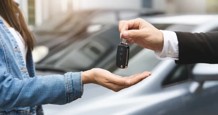 Noleggio sociale auto: basta una multa non pagata per perdere la vettura