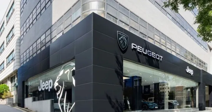 Stellantis cresce in Corea: Jeep e Peugeot insieme nel nuovo showroom di Seul