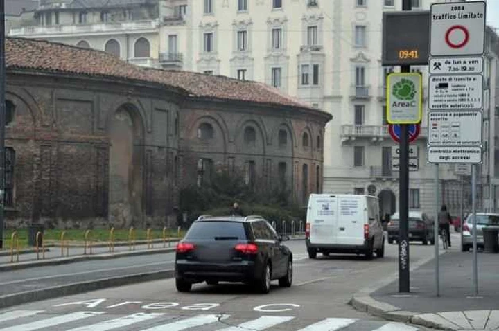 Area C Milano: traffico in calo del 7%