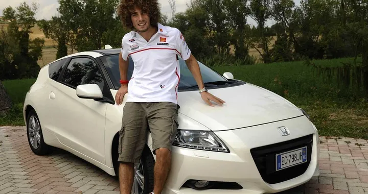 Marco Simoncelli guida una Honda CR-Z