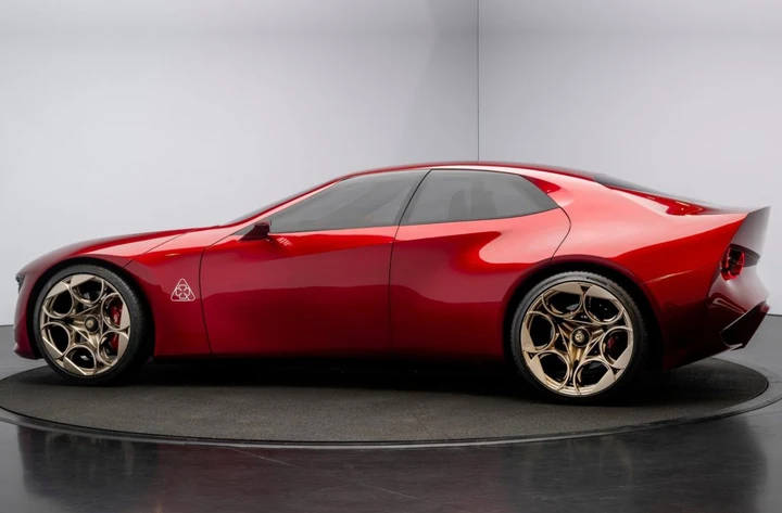 Nuova Alfa Romeo Cuorerosso: il futuro passa da una coupé ibrida