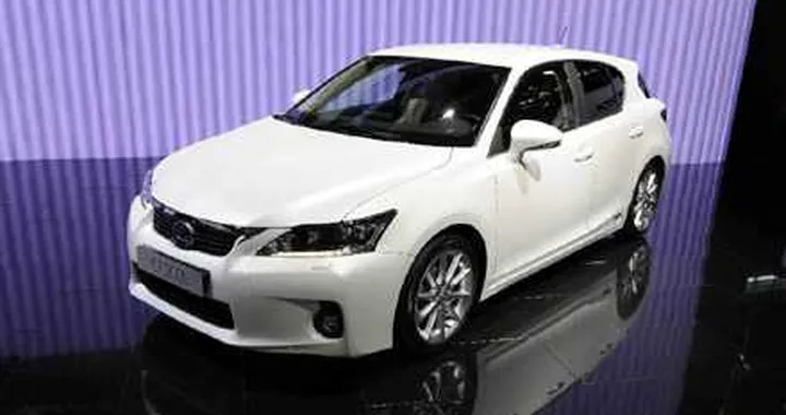 Lexus: riflettori puntati sulla CT 200h al Salone di Parigi