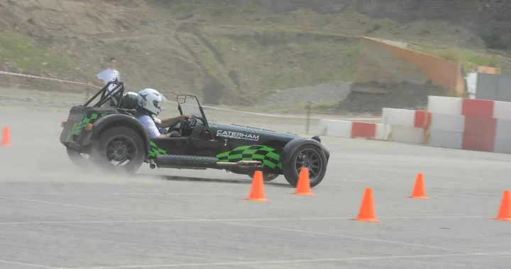 Caterham Experience: a scuola di derapate