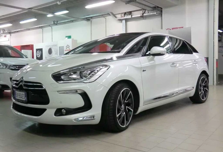 Citroen DS5: Lusso e Tecnologia Francesi
