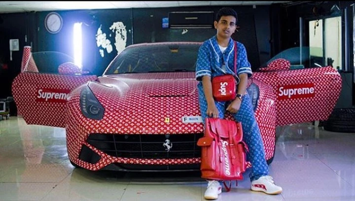 Ferrari F12 griffata Louis Vuitton Supreme: ultima follia di un minorenne di Dubai