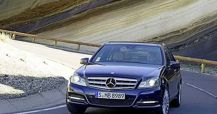 Mercedes Classe C restyling: più bella e parsimoniosa
