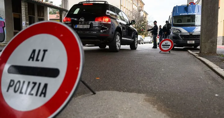 Senza patente da 8 anni, privo di assicurazione e revisione: 6.000 euro di multa