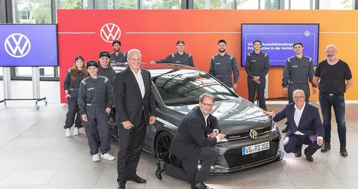 Volkswagen Golf GTE HyRacer: immagine corsaiola per l’ibrida di Wolfsburg