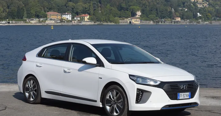 Hyundai Ioniq, primo contatto con l'ibrida coreana