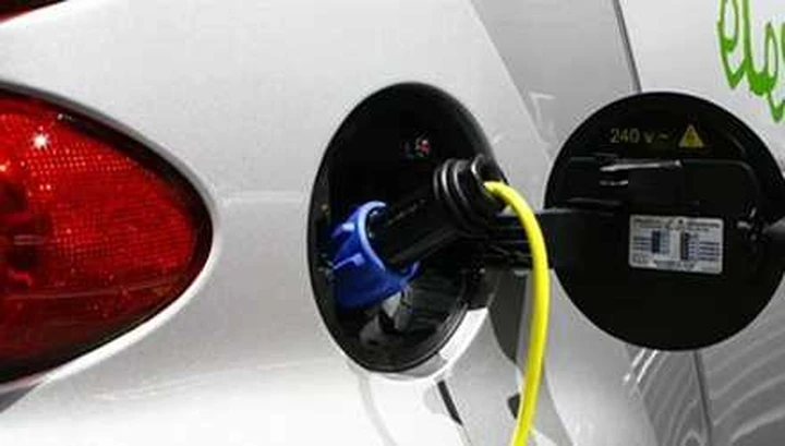 Il 10% degli americani acquisterebbe un'auto elettrica