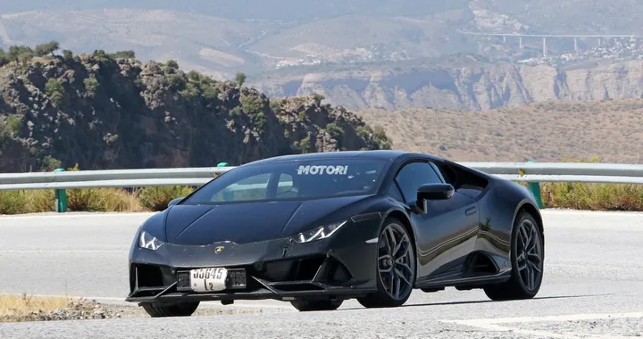 Lamborghini Huracan EVO Performante, il prototipo spiato durante i test