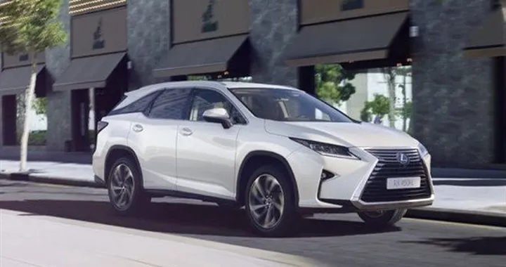 Lexus RX L: lusso ecosostenibile per sette