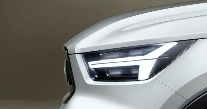 Volvo XC-40, un teaser anticipa il nuovo SUV