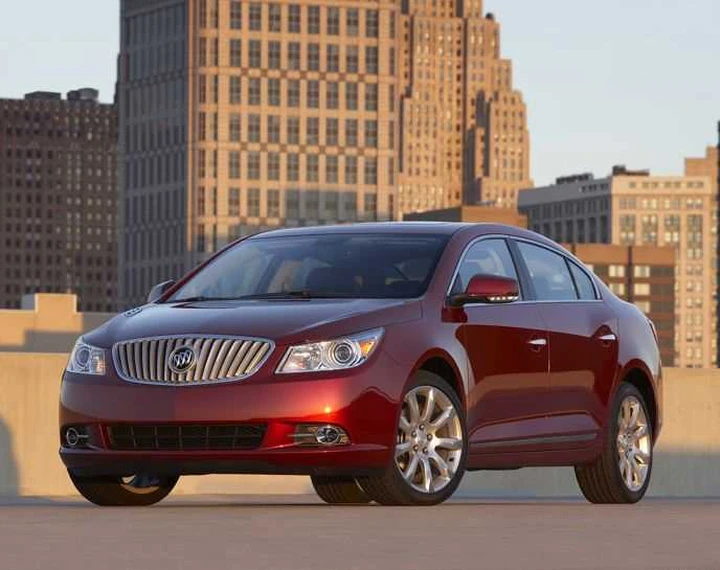 Una GM in riparazione? L'auto di cortesia è Buick