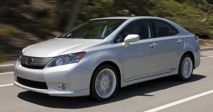 Lexus richiama l'ibrida HS250h negli USA