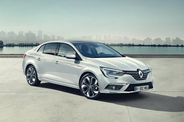 Renault Megane Sedan: immagini ufficiali