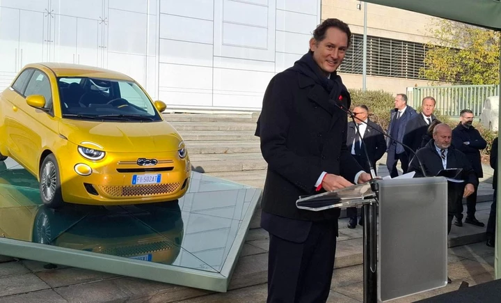 Presentata la nuova Fiat 500 Ibrida: Elkann: “Il futuro è elettrico, ma bisogna poter scegliere”