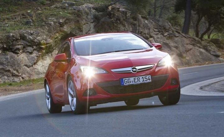Opel Astra GTC: la prova a Palma di Maiorca