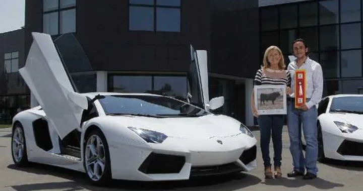 Lamborghini: gli allevatori del toro Aventador in visita a Sant’Agata