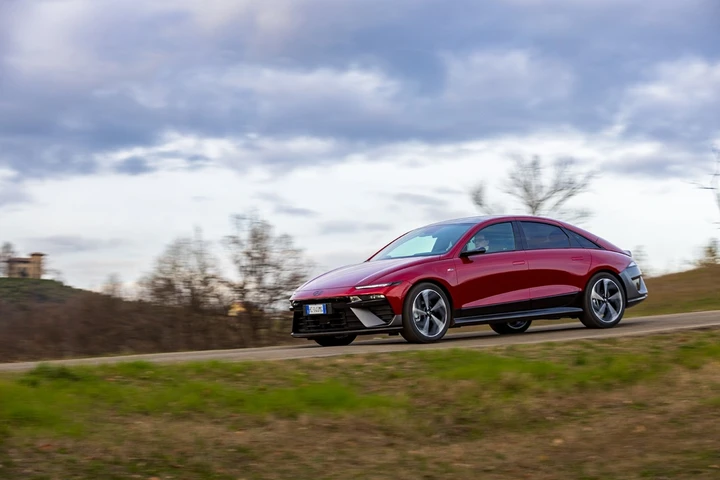 Hyundai IONIQ 6: la nuova frontiera delle berline elettriche