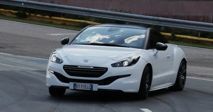 Peugeot RCZ R, la prova su strada