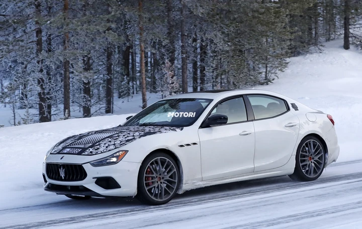 Maserati Ghibli restyling: la berlina del tridente spiata durante i test