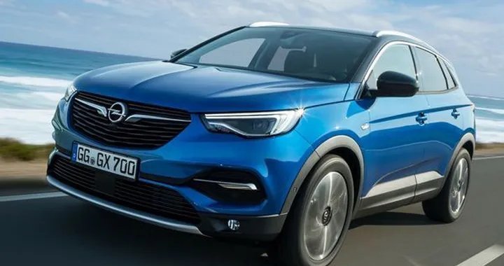 Opel Grandland X festeggia i 100mila esemplari ordinati