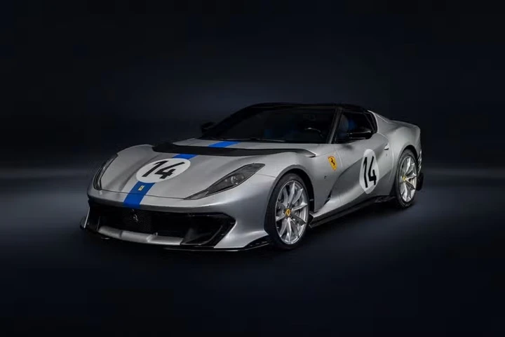 Ferrari 812 Competizione A: l'arte della personalizzazione in una supercar unica