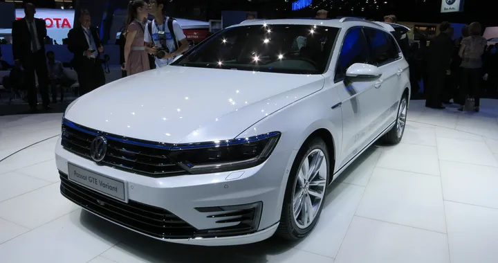Volkswagen Passat GTE, live dal Salone di Parigi 2014