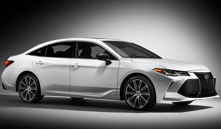 Toyota Avalon: le immagini ufficiali