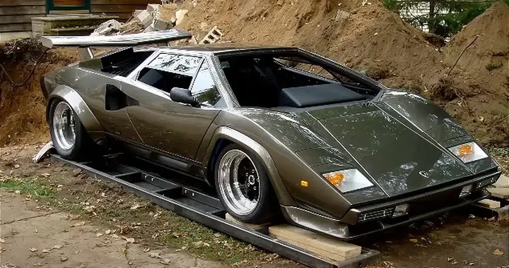 La straordinaria storia della Lamborghini Countach costruita in un seminterrato