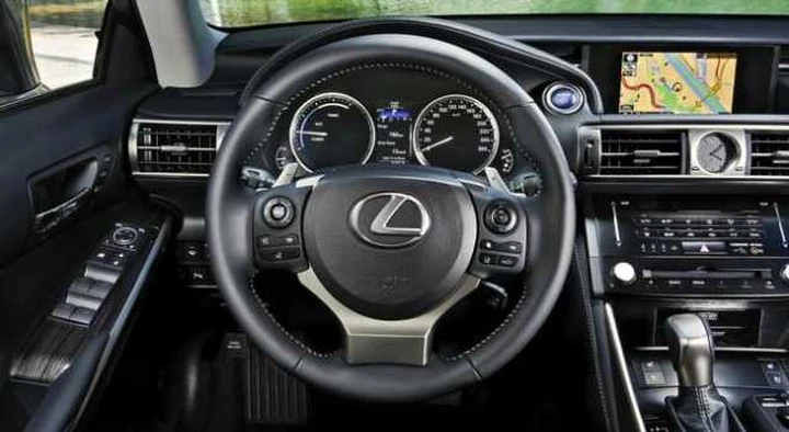 Lexus IS Hybrid punta su Google Maps