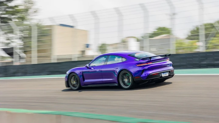 Porsche Taycan Turbo GT: neanche la 911 Turbo S riesce a starle dietro